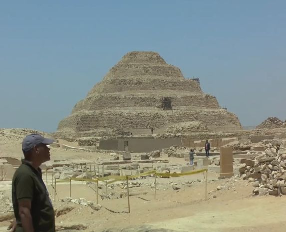 Египетски археолози със сензационна находка на 2500 години под пясъка в некропола Саккара (ВИДЕО)