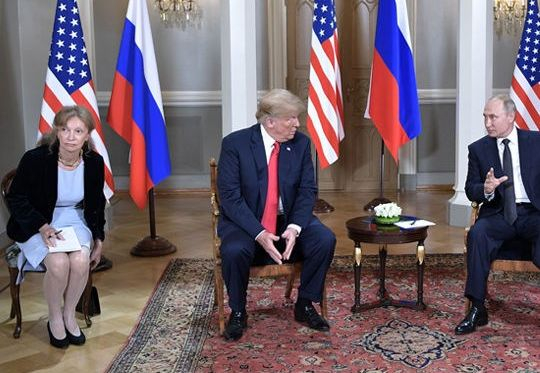 Единствено тя в света знае какво наистина са си говорили Тръмп и Путин (СНИМКИ)