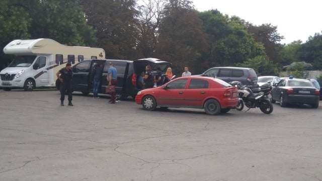 Извънредно! Арестуваха шефа на КАТ-Габрово и още двама полицаи! Въртели големи далавери с коли (СНИМКИ/ВИДЕО)