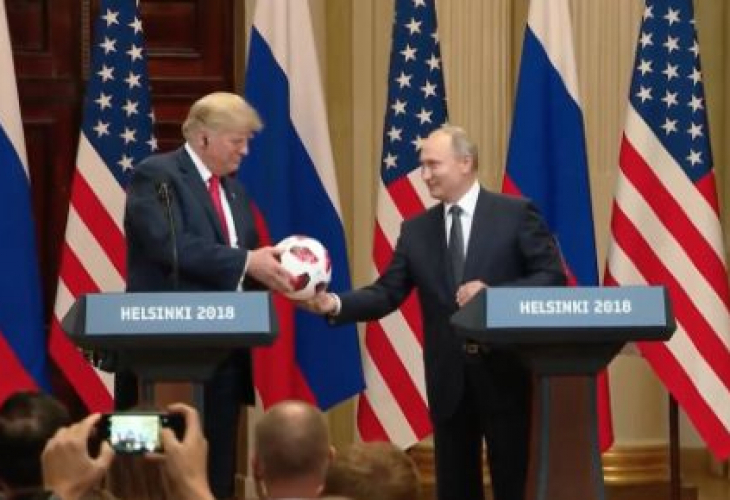 Футболната топка на Путин, която Мелания улови ще… (СНИМКИ)