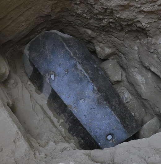 Ще пият течността, в която плуват разложените мумии, намерени в черния саркофаг с „проклятието на фараона“ (СНИМКИ/ВИДЕО 18+)