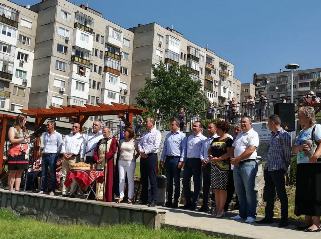 Цветанов откри обновени улици и междублокови пространства в Казанлък (СНИМКИ)