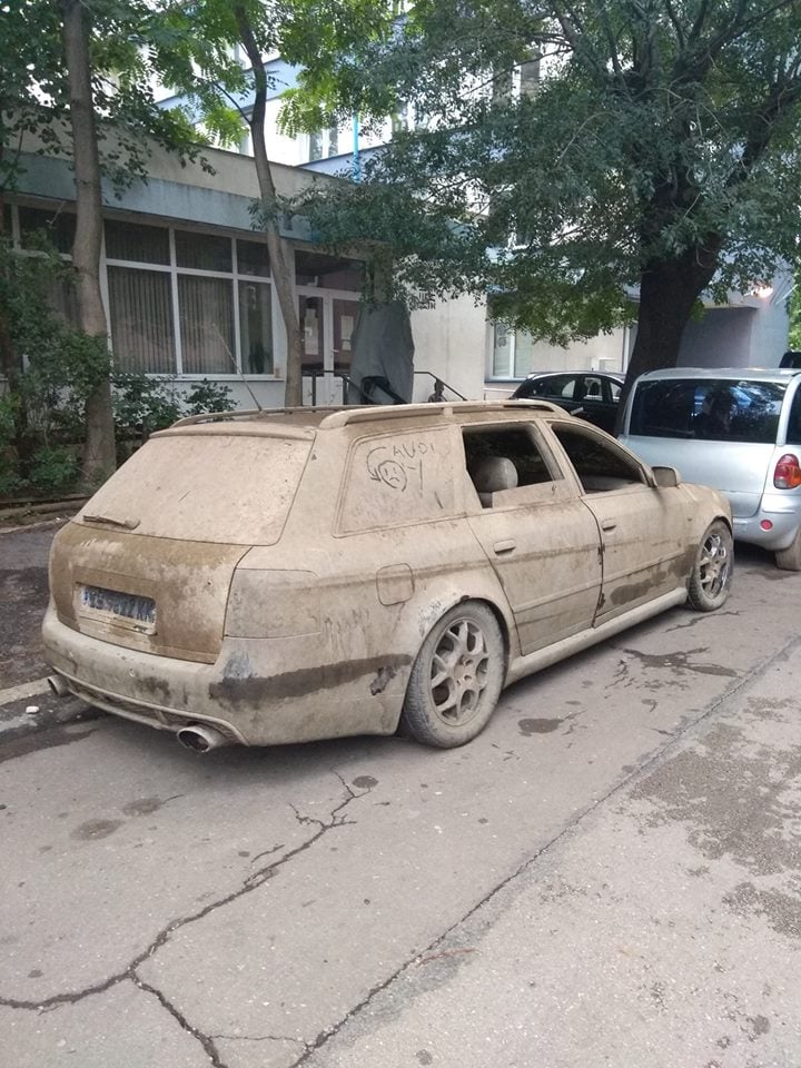 Само в БЛИЦ! Супер мистерия пред столичното 2-ро РПУ! Вече две седмици... (СНИМКИ)