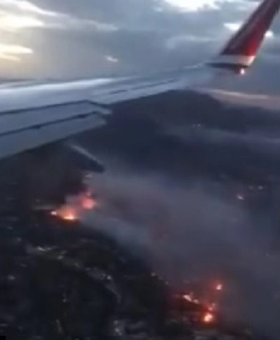 Драматични КАДРИ! Вижте огнения ад в Гърция от самолет 