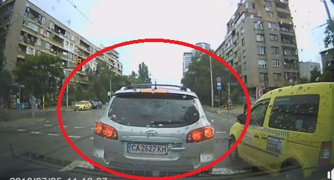 Само в БЛИЦ! Това ли е най-безумно наглият шофьор, който шпори по софийските улици (СНИМКИ/ВИДЕО)