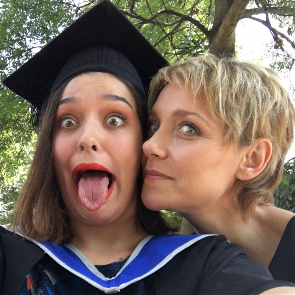 Койна Русева показа уникални СНИМКИ от завършването на дъщеря си в Лондон