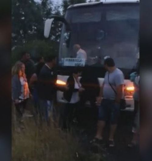 Български автобус с 31 души аварира във Франция! (ВИДЕО)