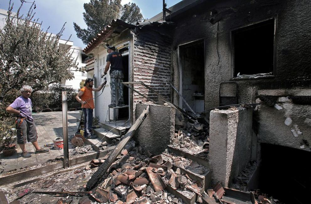 Първа оставка в Гърция заради смъртоносните пожари