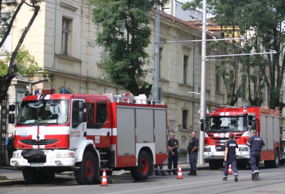 Печални СНИМКИ от руините, които останаха след пожара в "Царските конюшни" (ВИДЕО)