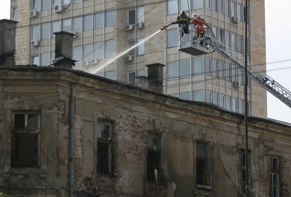 Печални СНИМКИ от руините, които останаха след пожара в "Царските конюшни" (ВИДЕО)