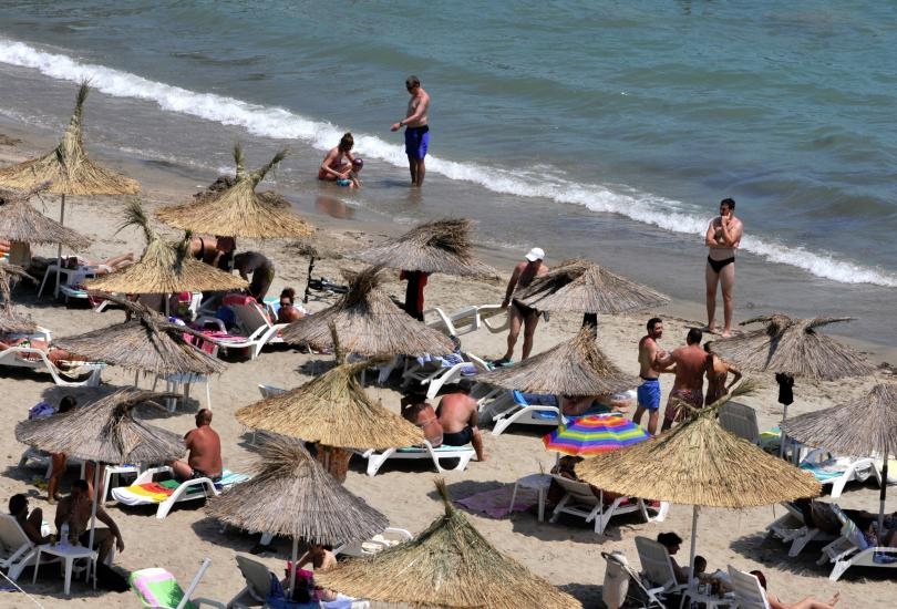 Хотелиери стискат палци септември да спаси сезона по морето 