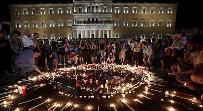 Тази СНИМКА след огнения ужас в Гърция ще ви разтърси