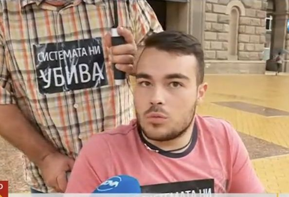 Болният Петър, който беше оставен пред вратата на Борисов, разкри какво са си казали с премиера!