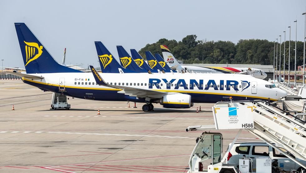 Пътници на Ryanair изживяха голям кошмар на летището в Барселона (ВИДЕО)