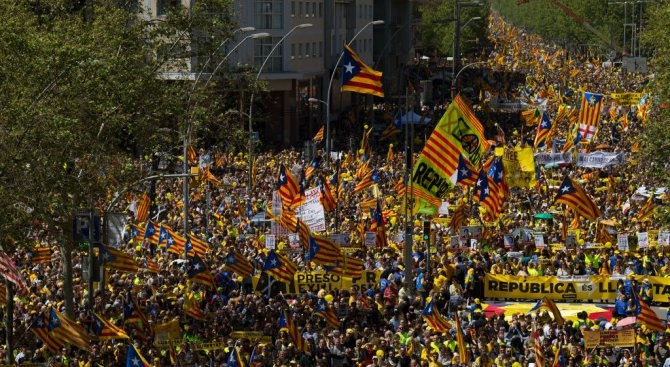 Испанското правителство поднови разговорите с Каталуния