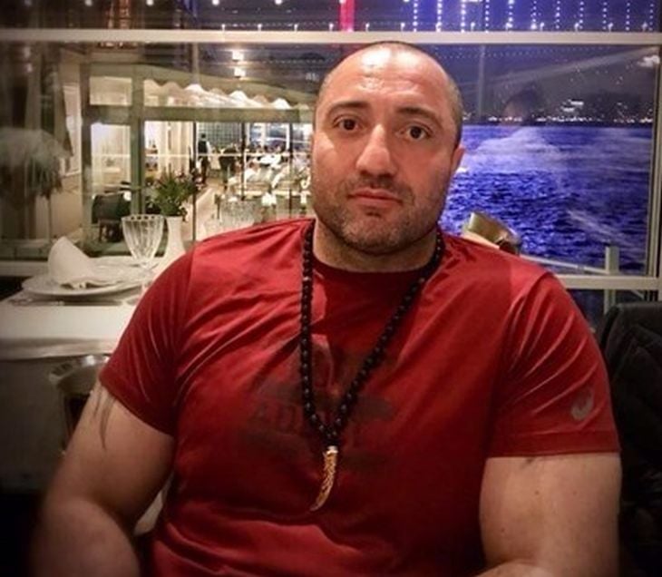 Не е за вярване какво прави Митьо Очите, докато българските власти чакат екстрадицията му