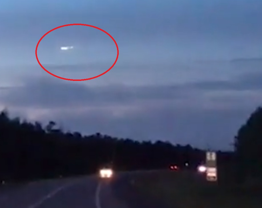 Падащ зелен метеорит бе заснет на ВИДЕО, хората помислиха, че ги нападат извънземни