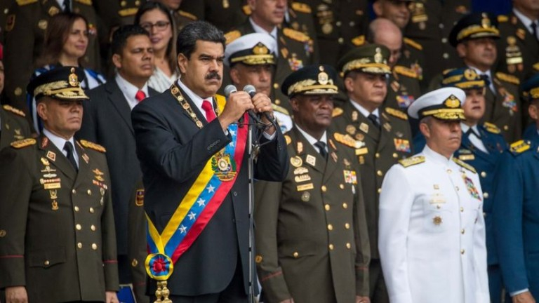 Атакуваха с дронове президента на Венецуела