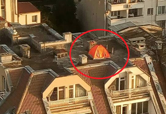 Безумие в София: Викаха цяла нощ, а на сутринта на покрива на блока имаше... (СНИМКА)