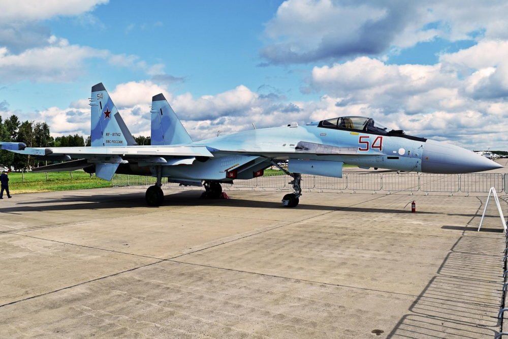 The National Interest оцени шансовете на Су-35 против „невидимите” F-22 и F-35  