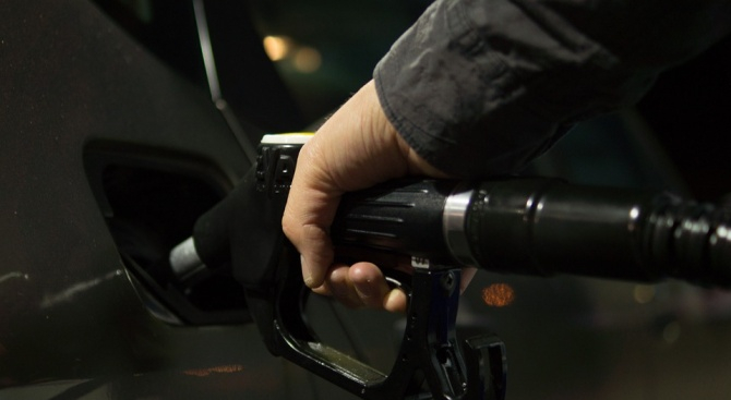 Гърция обмисля да наложи двумесечна ценова граница за горивата