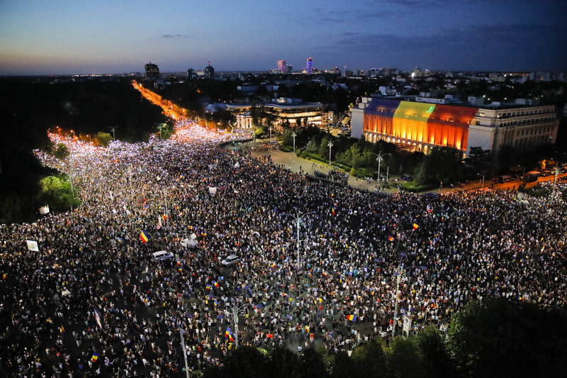 Agerpres: Над 25 хиляди протестират за втора вечер в Букурещ