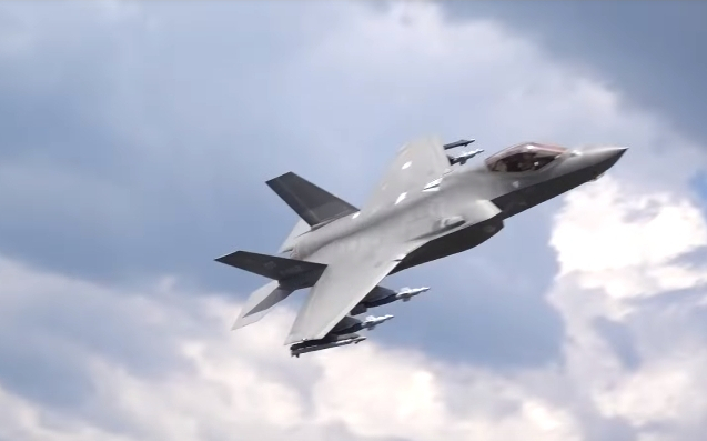 Запечатаха на ВИДЕО полет на изтребител F-35 в режим "третия ден на войната" 