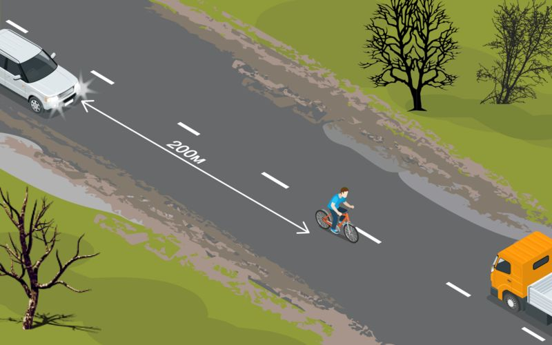 Задача само за опитни шофьори: Да сгазиш ли велосипедиста или удар в камион?
