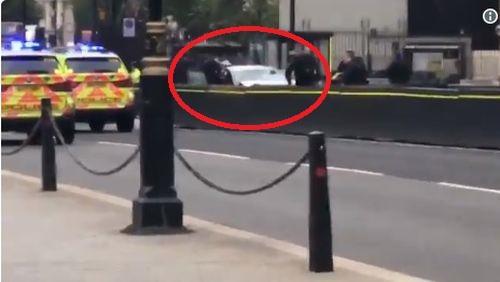 Полицаи с автомати извършиха зрелищен арест в центъра на Лондон, има ранени (СНИМКИ/ВИДЕО)