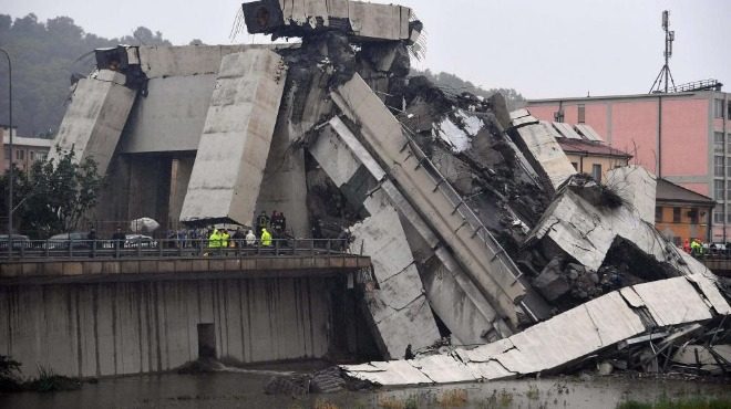 Трагедията до Генуа е страшна, десетки загинали, премазани коли, срутени сгради! (СНИМКИ/ВИДЕО)