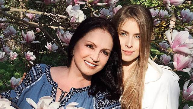 Внучката на София Ротару подлуди мрежата с нежен девствен бюст (СНИМКИ)