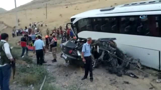 Извънредно в БЛИЦ! Автобус със съпартийци на Ердоган катастрофира тежко на път за Анкара, има много жертви и ранени (СНИМКИ/ВИДЕО)