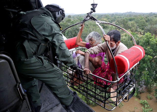 Българка в центъра на водния ад в Индия, зове отчаяно за помощ (СНИМКИ)