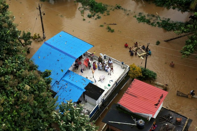 Българка в центъра на водния ад в Индия, зове отчаяно за помощ (СНИМКИ)
