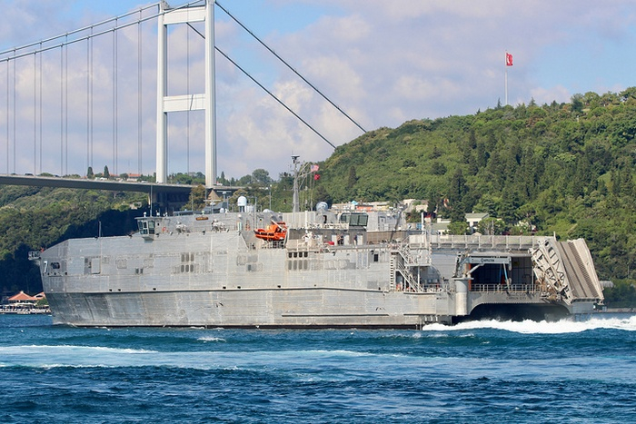 US катерът "Карсън Сити" влезе в Черно море