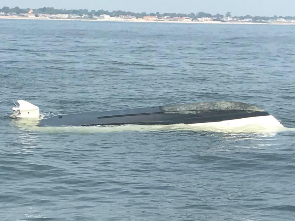 Полицията в Ню Джърси: Гигантски звяр изплува в морето и преобърна лодка с рибари (СНИМКИ/ВИДЕО)