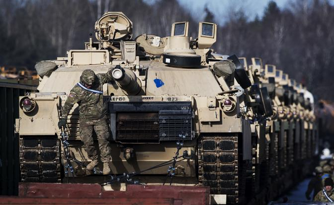 В САЩ се канят да построят още 1350 танка Abrams и да минат по Червения площад 