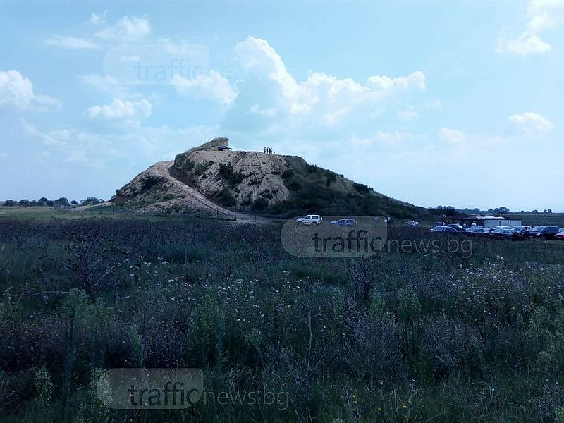 Борисов изкачи най-голямата могила на Балканите и остана без думи от невероятното откритие край Пловдив (СНИМКИ)