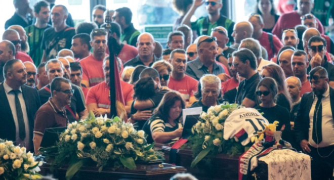 Цяла Италия плаче! Започна траурната церемония след трагедията в Генуа (СНИМКИ)