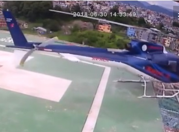 Хеликоптер падна от покрив на болница (ВИДЕО)