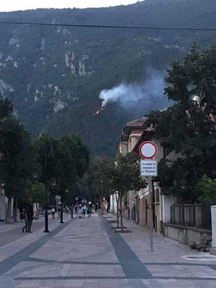 Голям пожар в Балкана над Карлово - градът е в дим! (СНИМКА)