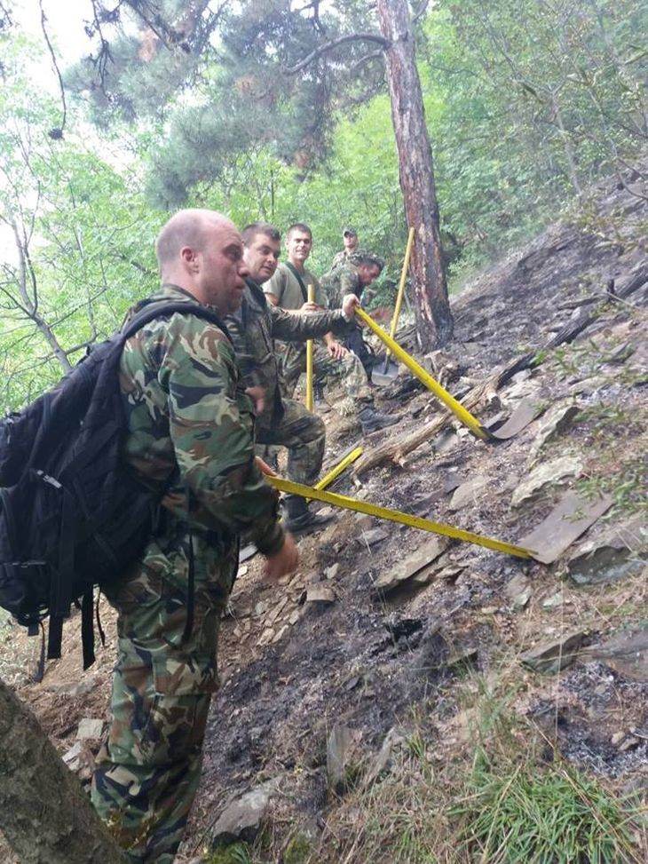 Военните се притекоха на помощ в Балкана (СНИМКИ)