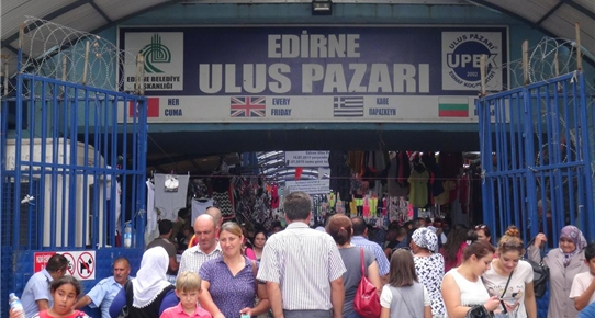 Заради спада на лирата: Българи разцепват Одрин от пазаруване, товарят двойно повече стока в багажниците 
