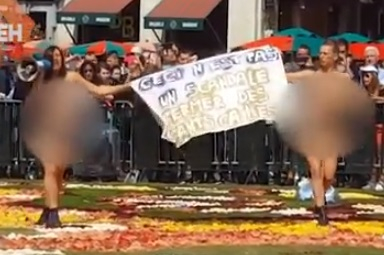 Активистки от Femen останаха по голи гърди в защита на децата мигранти (ВИДЕО 18+)