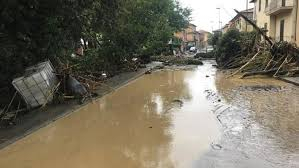 Най-малко 10 души са загинали след водно бедствие в Италия