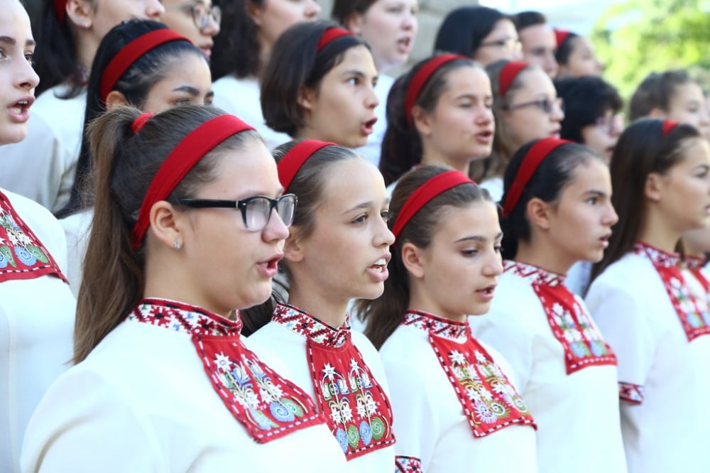 Борисов привика на килимчето културния министър заради протеста на децата от радиохора (СНИМКИ)