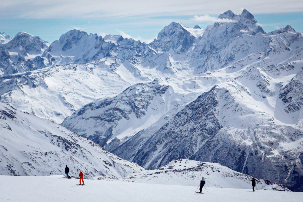 Мълния покоси двама алпинисти на най-високия връх в Европа
