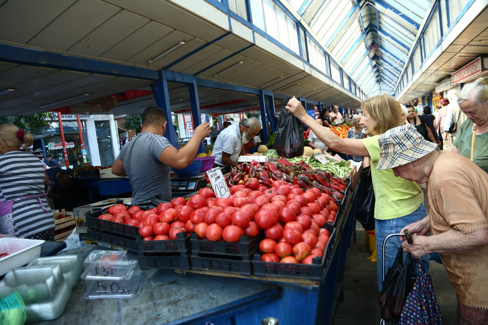 Не е за вярване какво се случва с цената на доматите и краставиците
