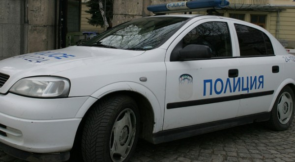 Невероятно, но факт: Патрулка удари кола в Сливен, написаха акт на полицая!