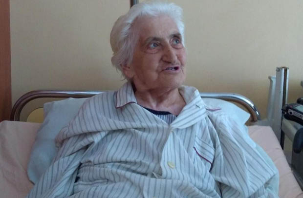 Добра новина: Русенски лекари доплатиха за скъпа тазобедрена става на бедна старица
